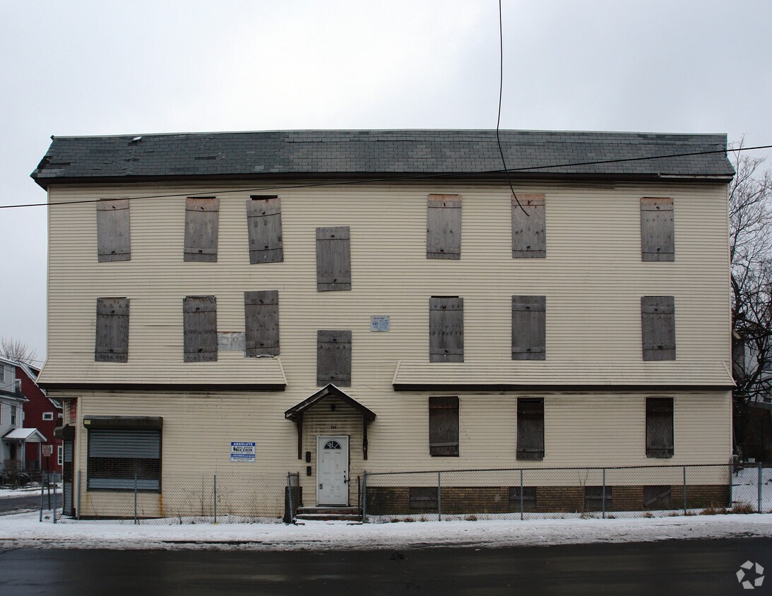 Building Photo - 687 18th Ave