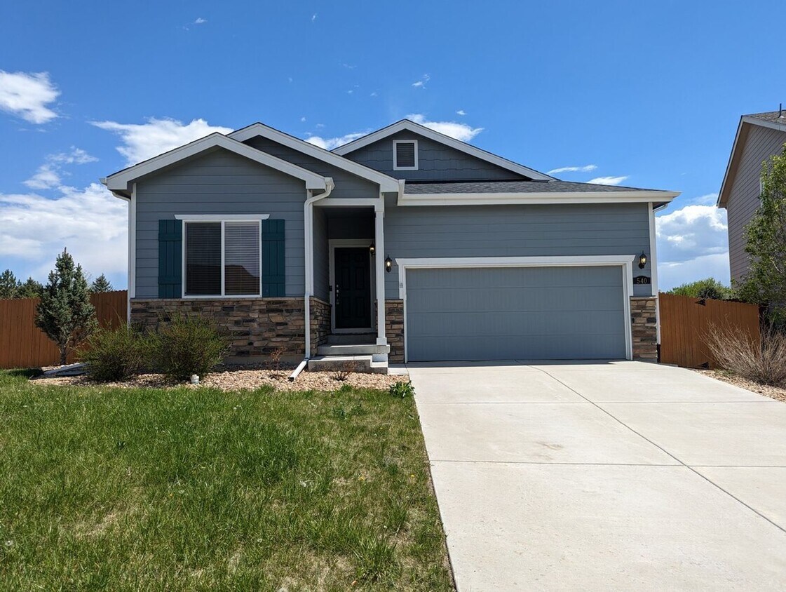 Foto principal - Perfect ranch home in Dacono!