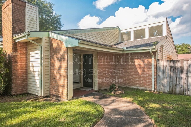 Building Photo - 4802 Oak Hollow St