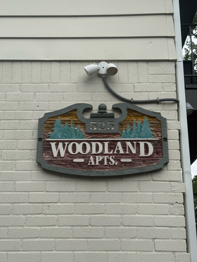 Foto del edificio - 525 E Woodland St