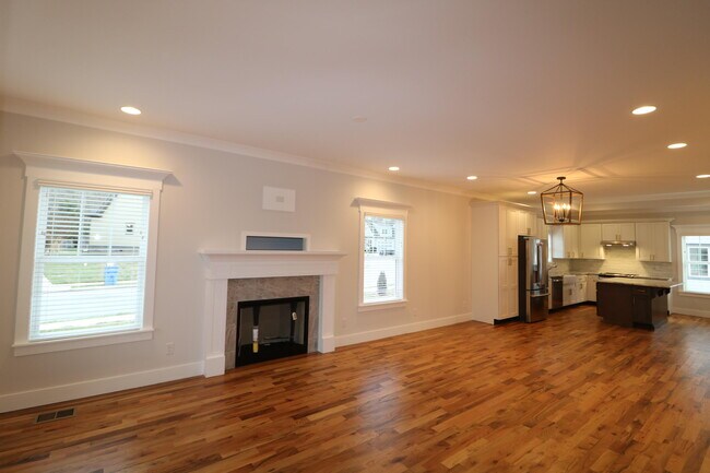 Building Photo - 8360 Glenshire Ln