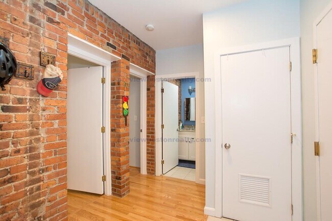 Building Photo - 29 Brainerd Rd