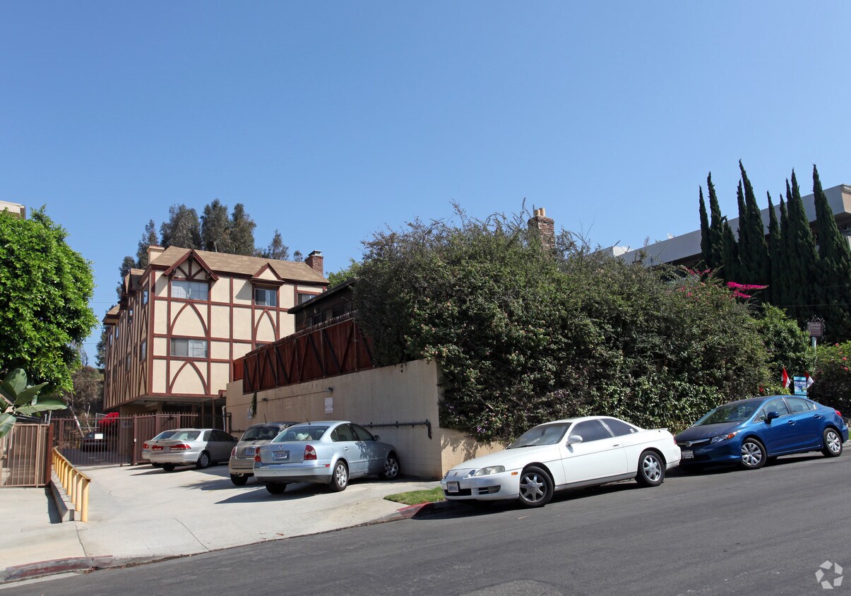 Primary Photo - 11511 Rochester Ave