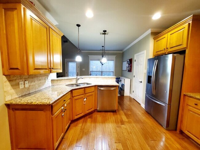 Building Photo - 263 Lake Valley Dr
