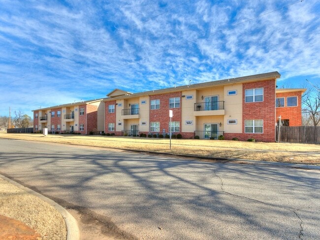 Building Photo - STUDENT HOUSING STILL AVAILABLE FOR FALL 2...