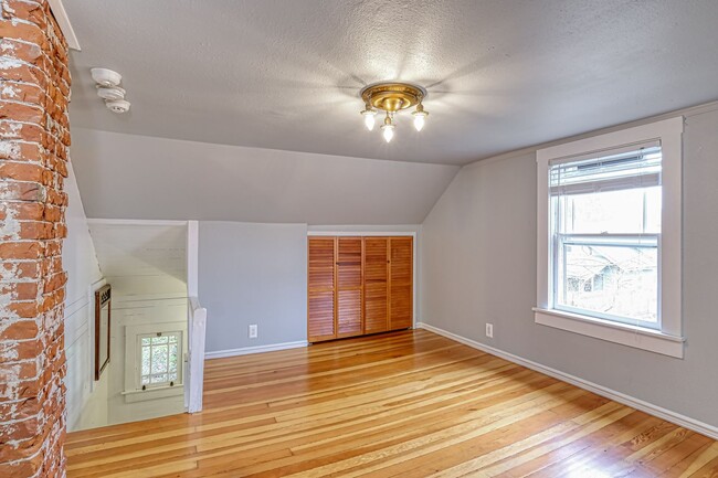 Building Photo - Charming 2 Bedroom, 1 Bathroom Chalet.