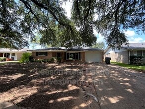 Building Photo - 2038 Lovers Ln