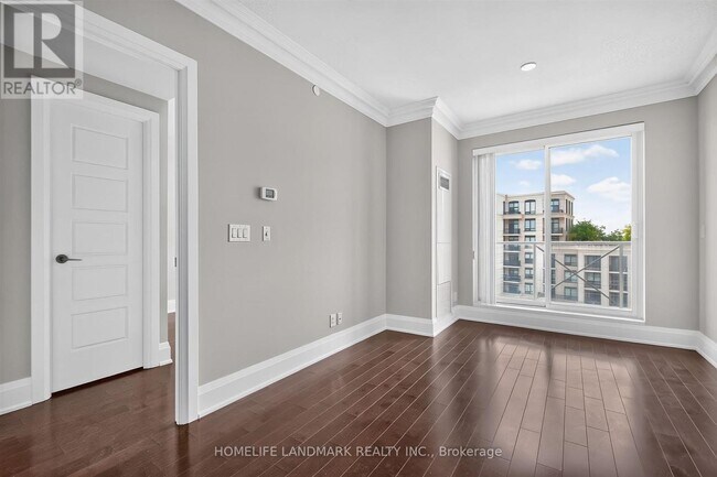 Photo du bâtiment - 8228 Birchmount Rd