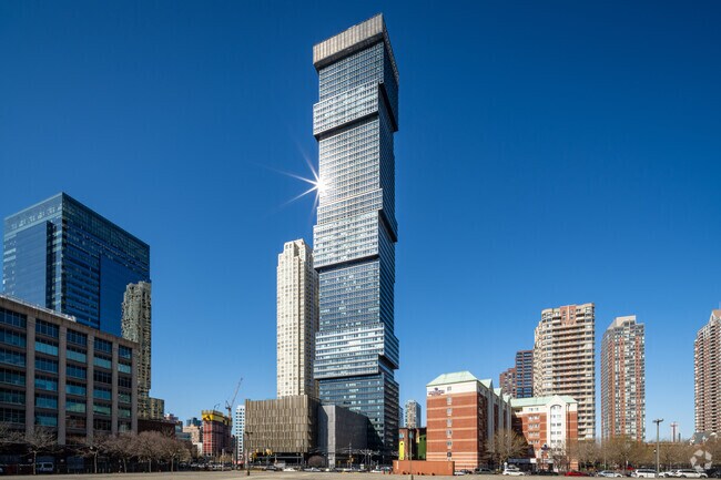 Building Photo - Sable