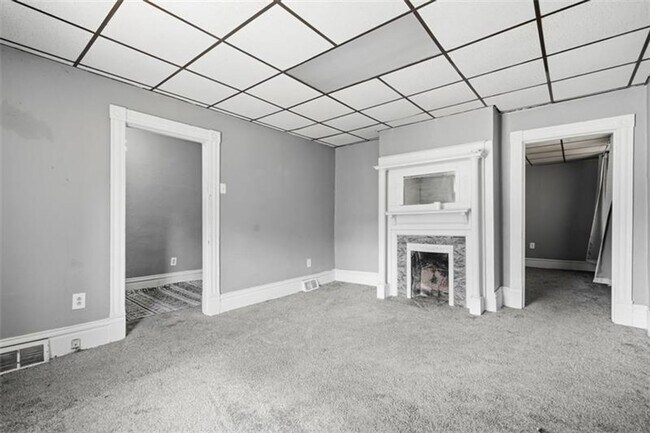 Foto del edificio - 5-bedroom, 1-bath home in East Pittsburgh