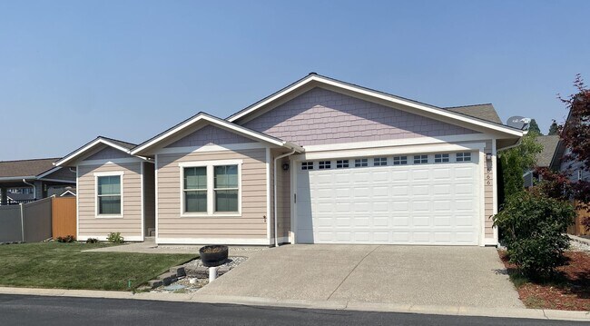 Foto del edificio - 3-bedroom, 1.75 Bath Home in the Village
