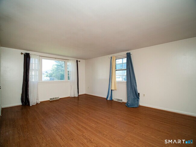 Building Photo - 38 Landin St