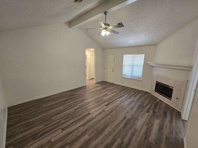 Foto del edificio - "Charming 3-Bedroom Lubbock Home with Cozy...