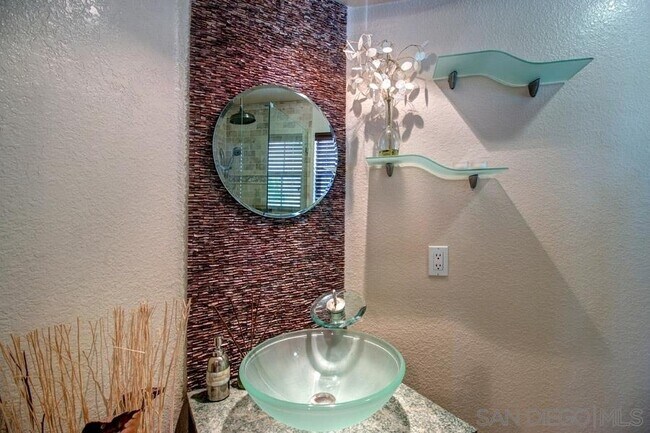 Building Photo - 2838 Torrey Pines Rd