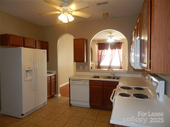 Building Photo - 307 Alabarda Ln