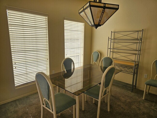 Building Photo - Furnished or Unfurnished Long Term Condo