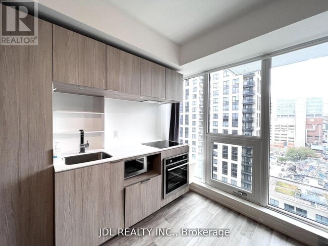 Building Photo - 77 Shuter St