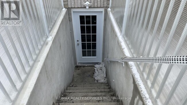 Photo du bâtiment - 33 Dovesong Dr