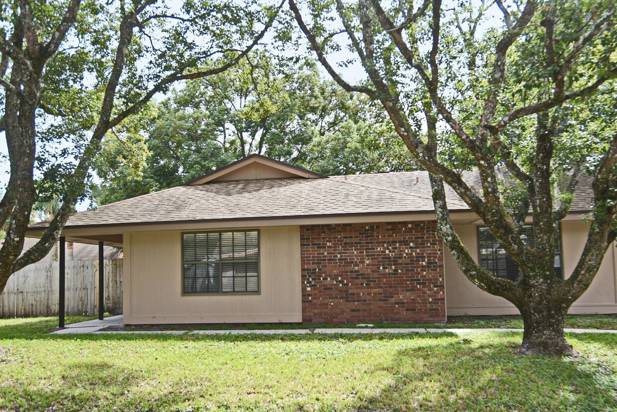 Foto principal - Spacious 3/2 bedroom home in Wildwood comm...