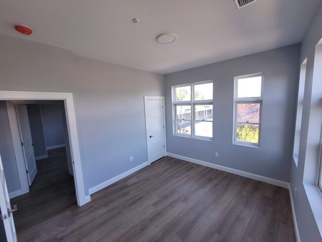 Building Photo - 391 Springfield Ave