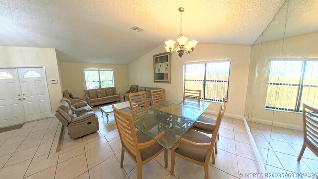 Foto del edificio - 13484 Jonquil Ct