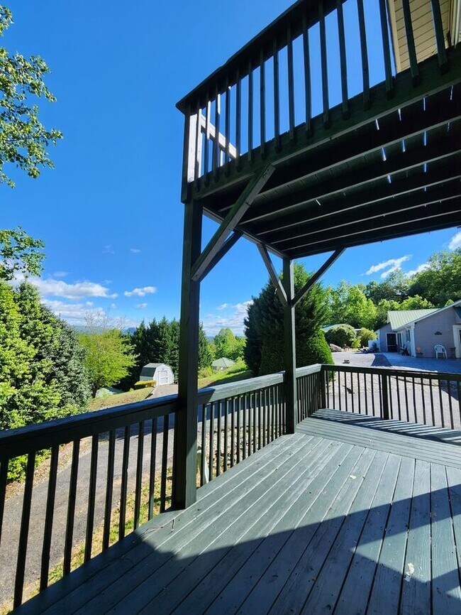 Building Photo - Long Term Rental-Lake James!!!
