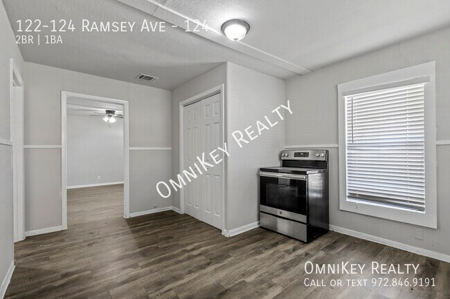 Building Photo - 122-124 Ramsey Ave-124