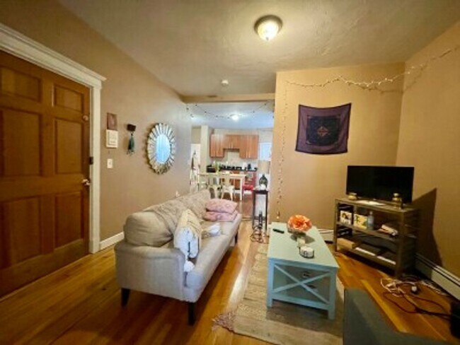 Foto del edificio - look no further….. perfect 5 bed in Allston