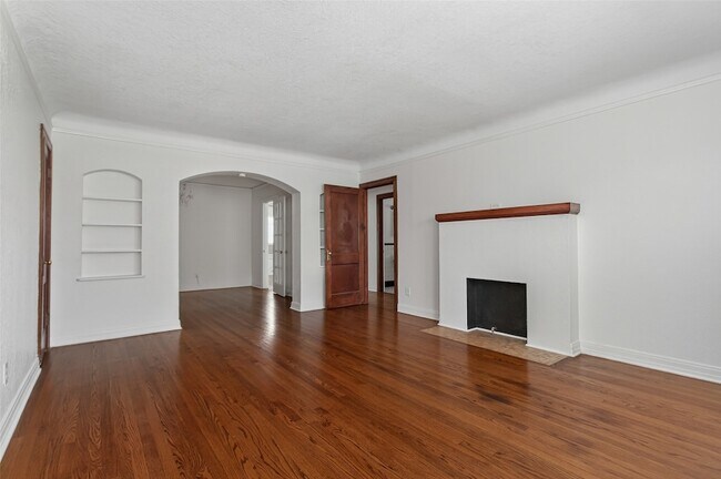 Photo - 5918 La Vista Dr Apartment