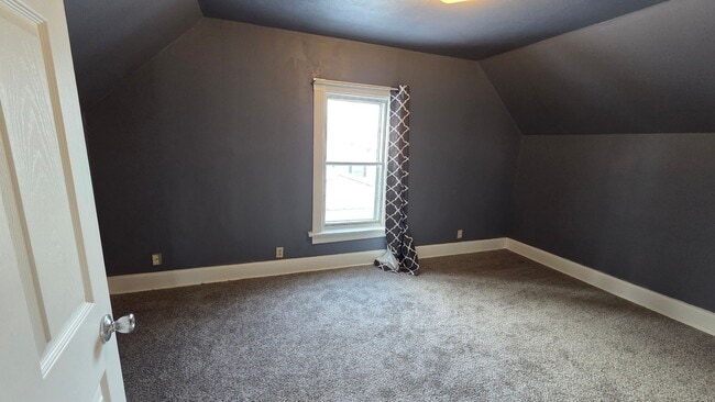 Building Photo - 2 bed 2bath home