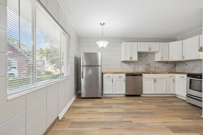 Foto del edificio - 1312 N Adams St