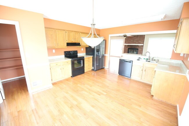 Building Photo - 4BD/2BA Single Family Home