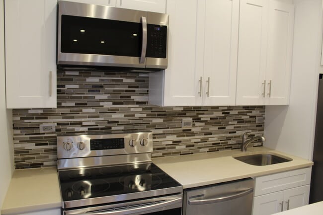 New Appliances and Lots of Cabinet Space - 11613 Liberty Ave