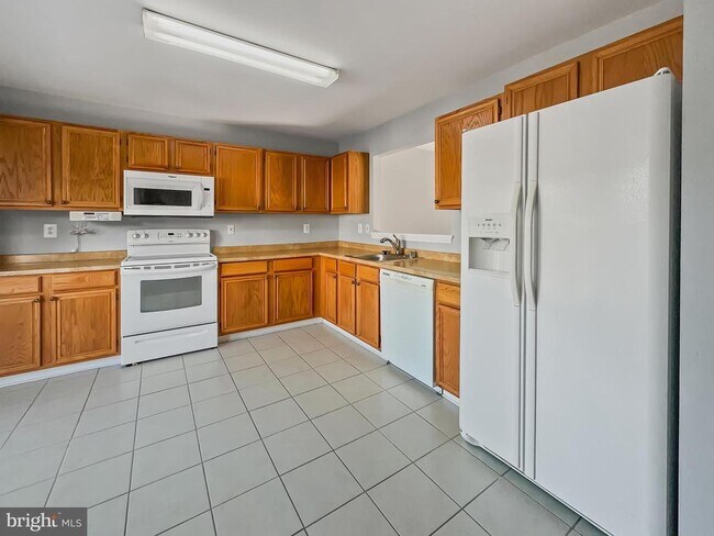 Building Photo - 2570 Ambling Cir