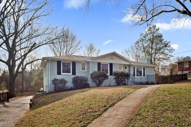 Foto del edificio - 3 bed 2.5 bath East Nashville Home on dead...