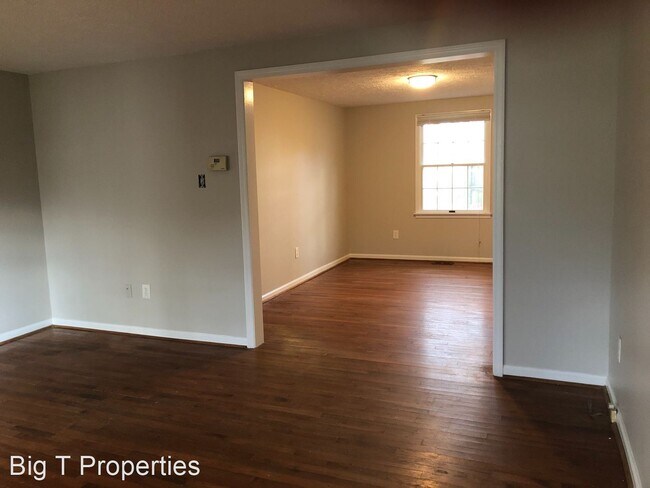 Building Photo - 555 Rockbridge Dr SE