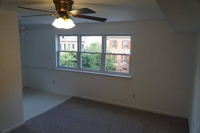Building Photo - 241 Parker Ave