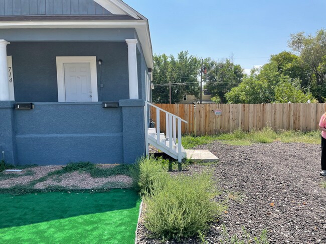 Foto del edificio - 714 W 14th St