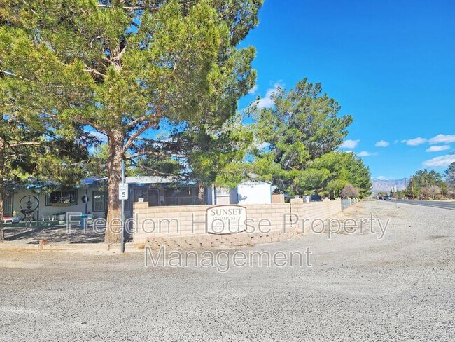 Foto del edificio - 1300 W Basin Ave