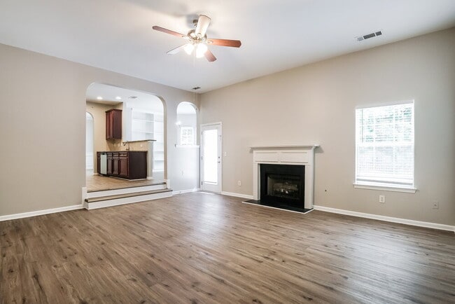 Building Photo - 4940 Hopewell Manor Dr