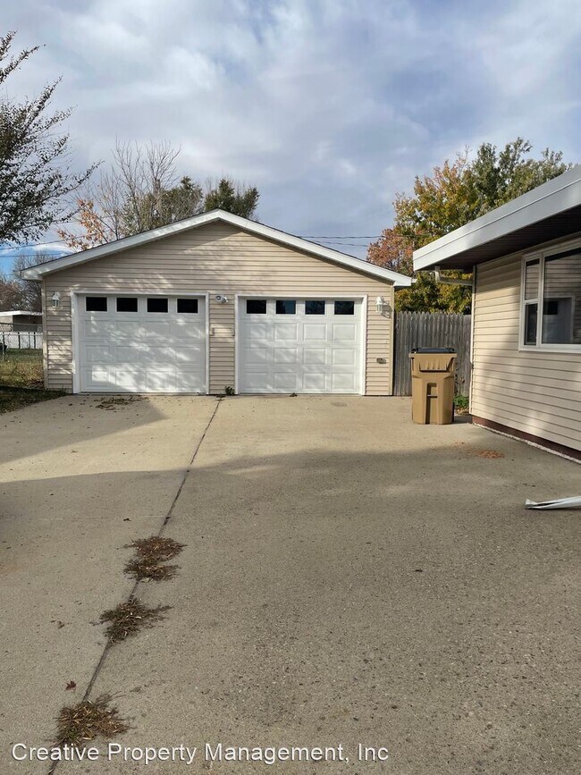 Building Photo - 3 br, 1 bath House - 10 18th St SW