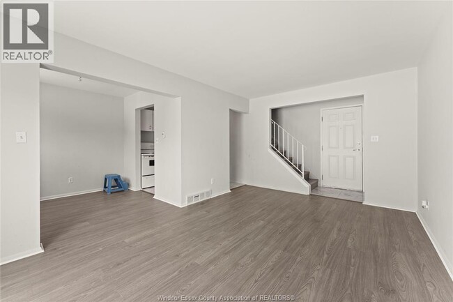 Building Photo - 1900 Columbia Ct