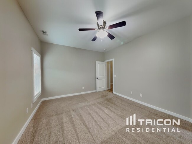 Building Photo - 33 Abba Cir