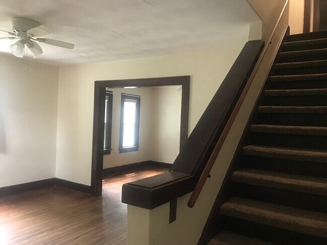 Building Photo - 1315 Marshall St