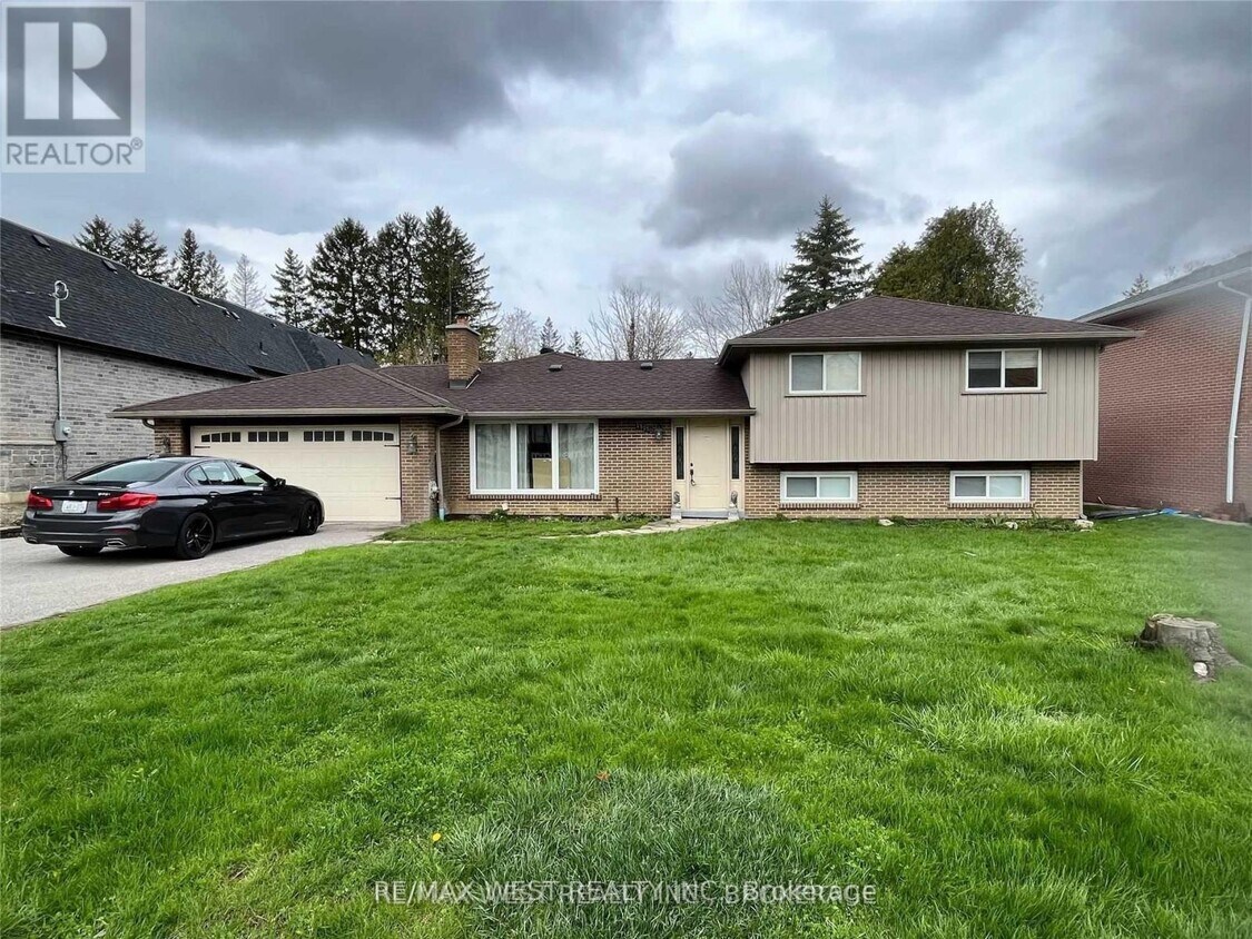 Photo principale - 13150 Keele St