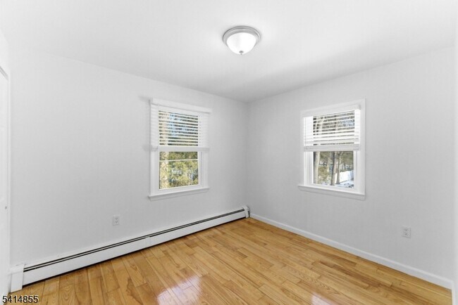 Foto del edificio - 549 Ewing Ave