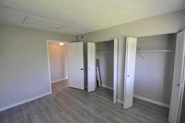 Building Photo - 1153 Lake Victoria Dr