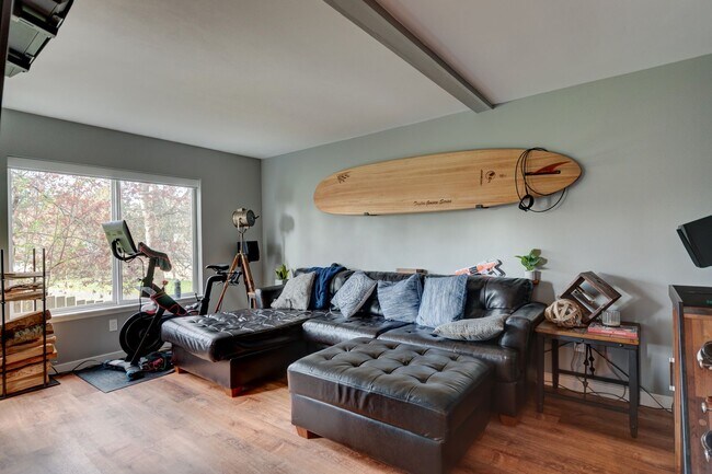 Building Photo - Recently Updated 3 Bedroom and 3 Bath Town...