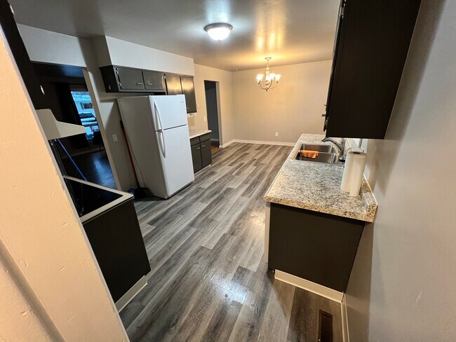 Kitchen - 2143 Beloit Dr