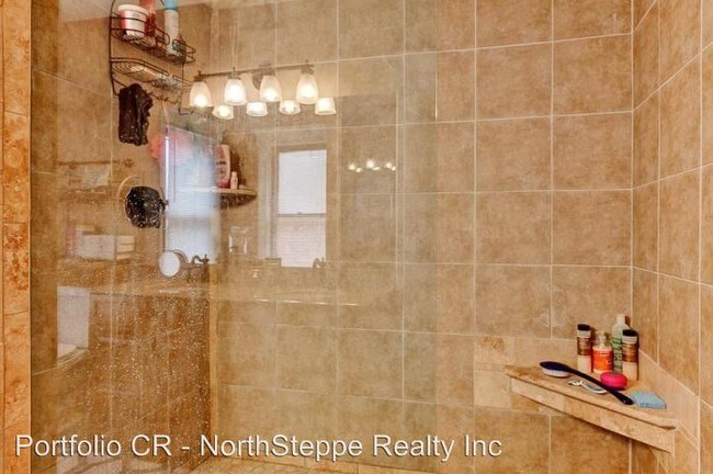 Building Photo - 925 Mt Pleasant Ave